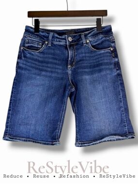 SILVER JEANS CO Women’s Size W28/L9 Denim Shorts Suki Fit Bermuda Style Stretch